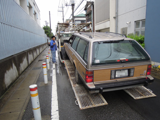 積載車に積まれるBuick Regal Wagon